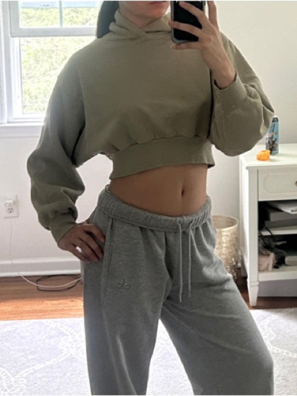 Aritzia fleece Cropped Hoodie Sweater in Olive Green
